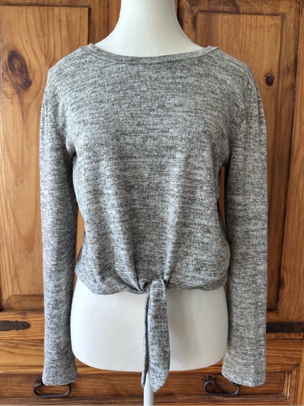 Poison Ivy Cropped Tie Front Top Casual Long Sleeve Autumn Heather Grey Soft - M